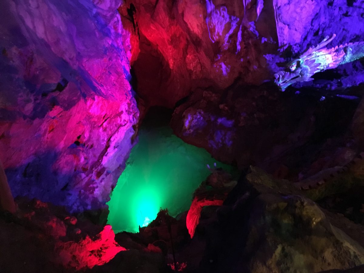 https://mdw-travel-data-us-east-1.s3.amazonaws.com/img/country/China/Benxi-Water-Cave/img_02.jpg