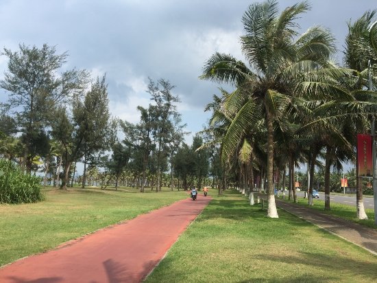 https://mdw-travel-data-us-east-1.s3.amazonaws.com/img/country/China/Binhai-Road/img_03.jpg