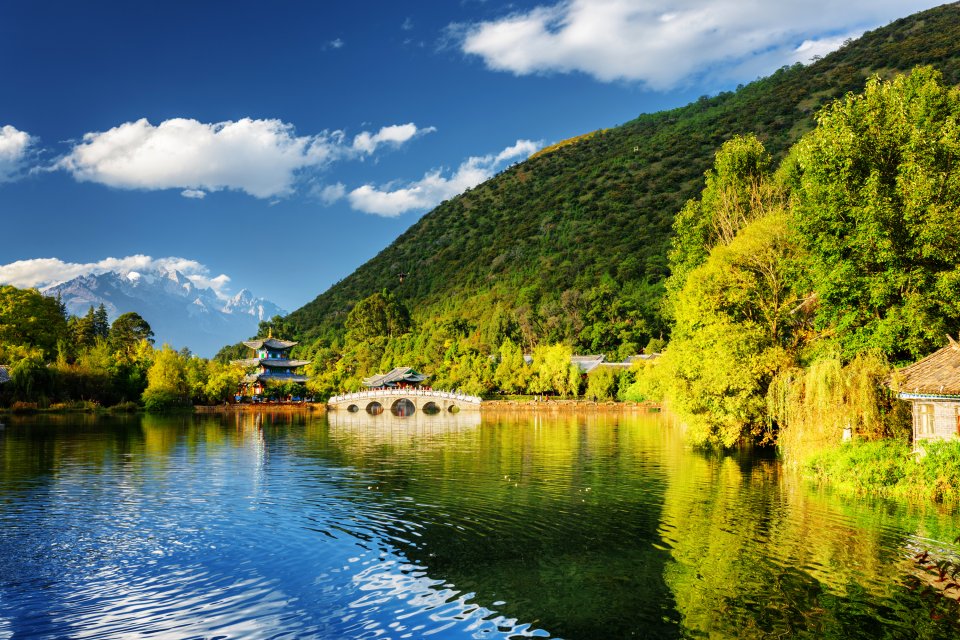 https://mdw-travel-data-us-east-1.s3.amazonaws.com/img/country/China/Black-Dragon-Pool/img_02.jpg