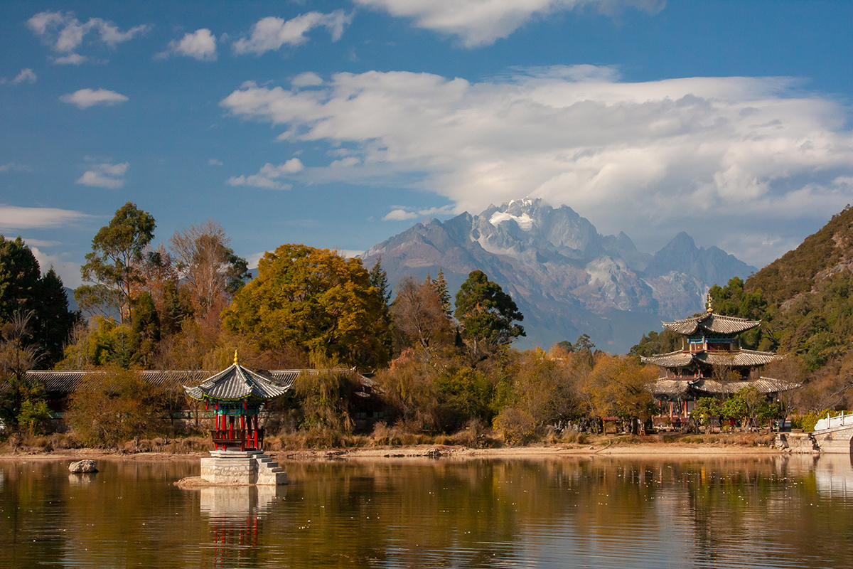 https://mdw-travel-data-us-east-1.s3.amazonaws.com/img/country/China/Black-Dragon-Pool/img_04.jpg