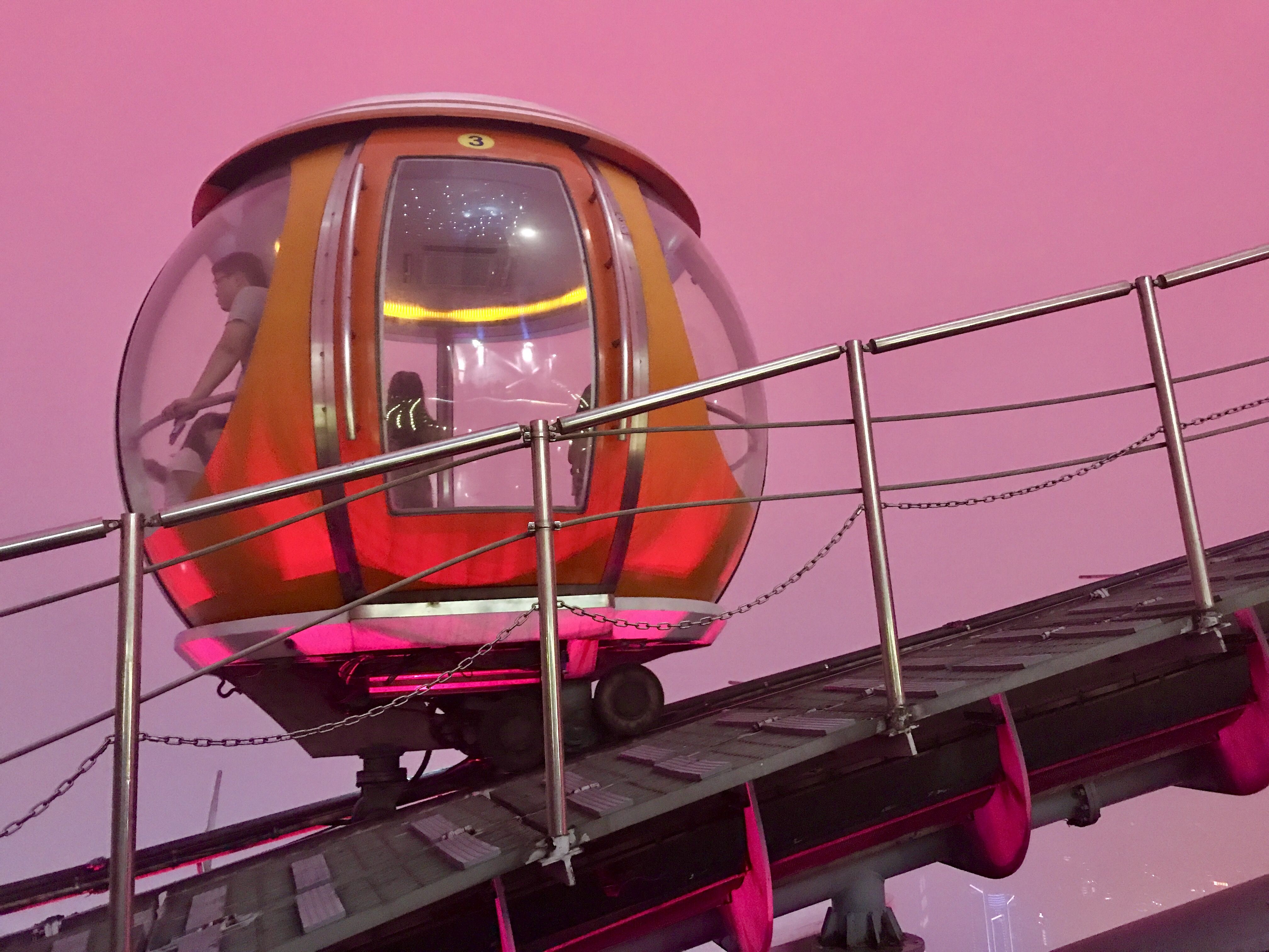 https://mdw-travel-data-us-east-1.s3.amazonaws.com/img/country/China/Canton-Tower-Bubble-Tram/img_03.jpg