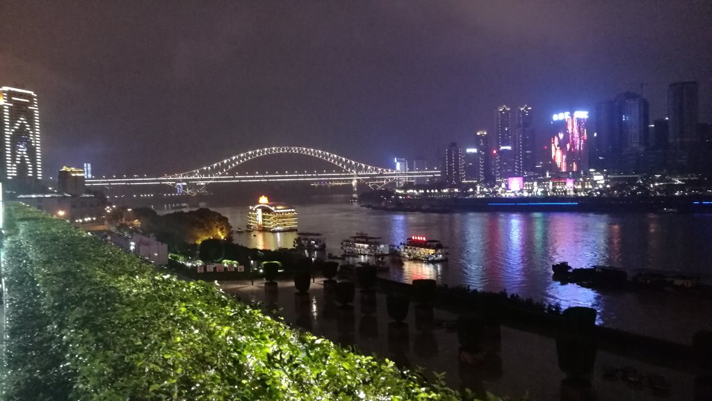 https://mdw-travel-data-us-east-1.s3.amazonaws.com/img/country/China/Chaotianmen-Square/img_00.jpg