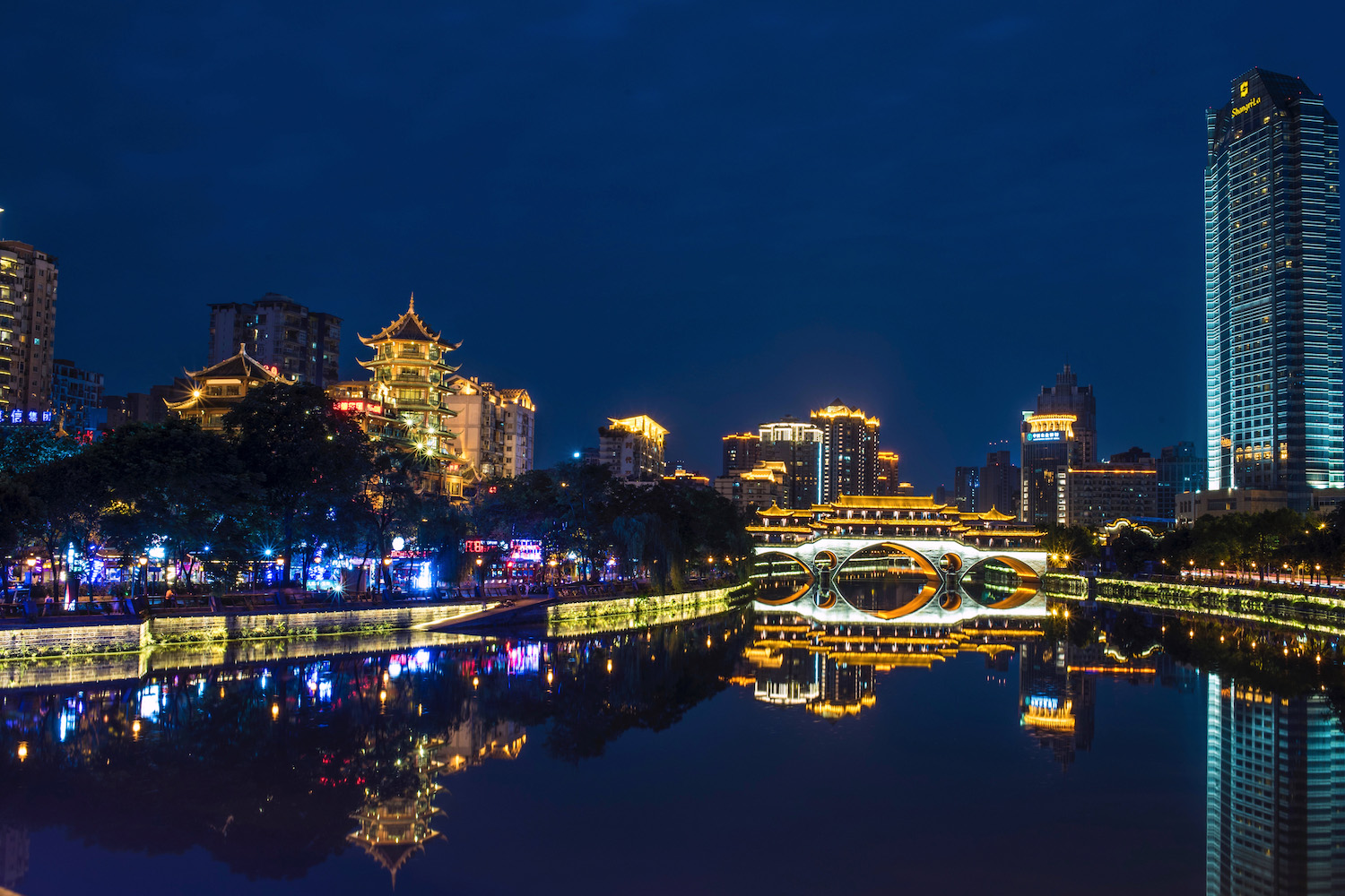 https://mdw-travel-data-us-east-1.s3.amazonaws.com/img/country/China/Chengdu-Renmin-Park/img_05.jpg