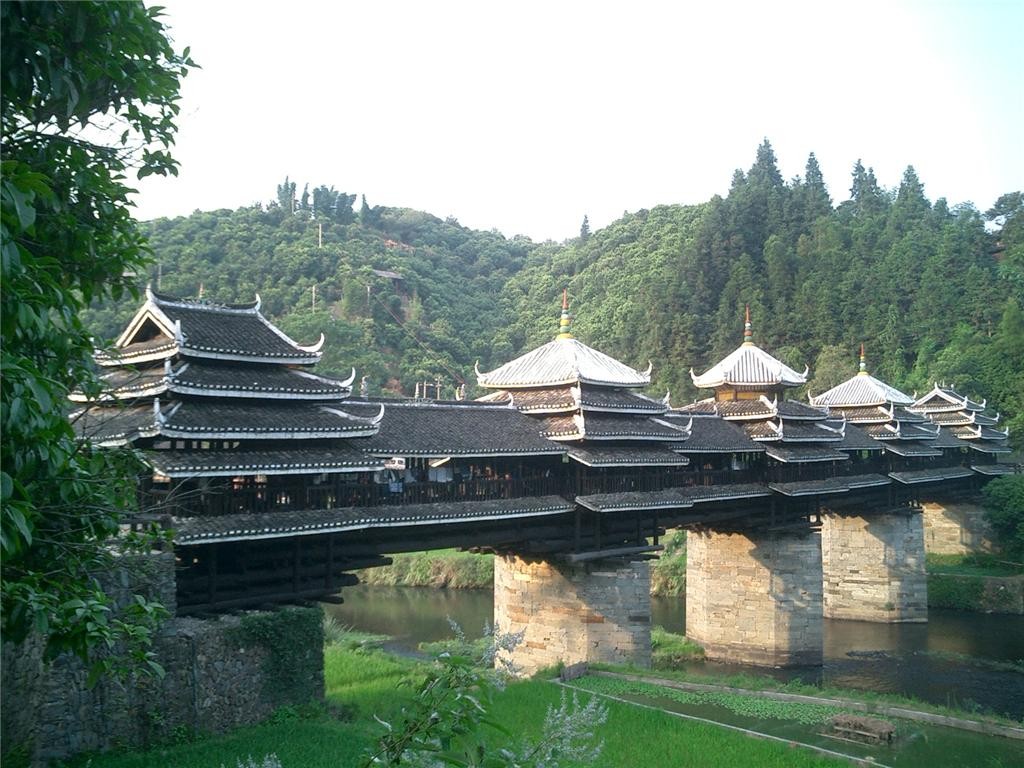 https://mdw-travel-data-us-east-1.s3.amazonaws.com/img/country/China/Chengyang-Wind-and-Rain-Bridge/img_01.jpg
