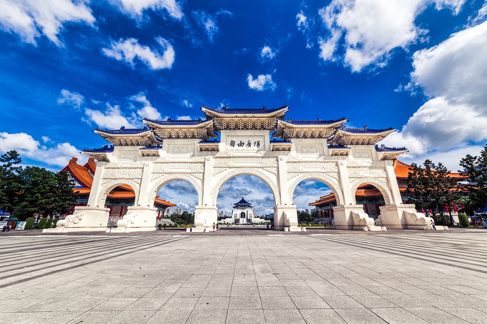 https://mdw-travel-data-us-east-1.s3.amazonaws.com/img/country/China/Chiang-Kai-shek-Memorial-Hall/img_01.jpg