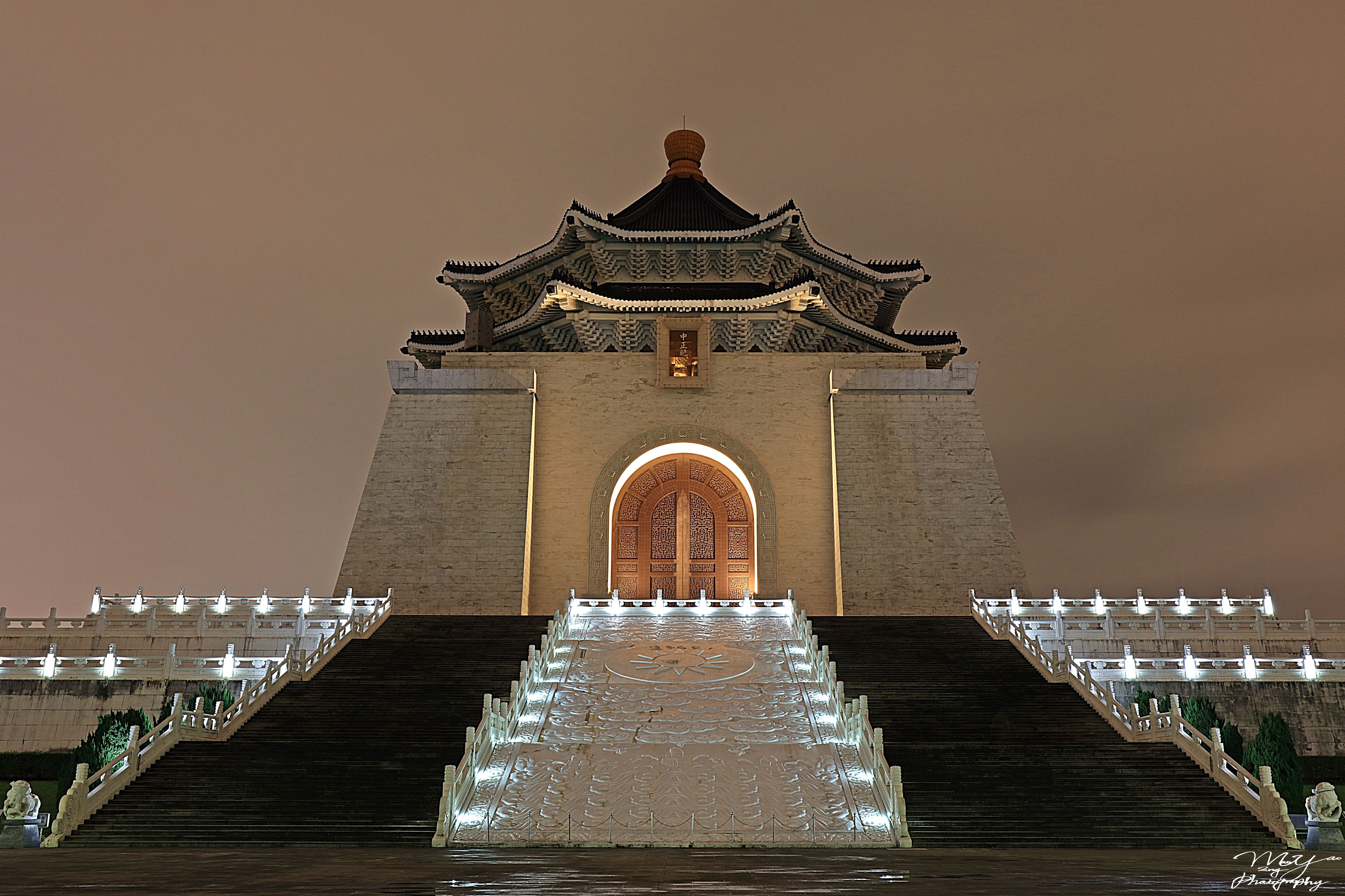 https://mdw-travel-data-us-east-1.s3.amazonaws.com/img/country/China/Chiang-Kai-shek-Memorial-Hall/img_03.jpg