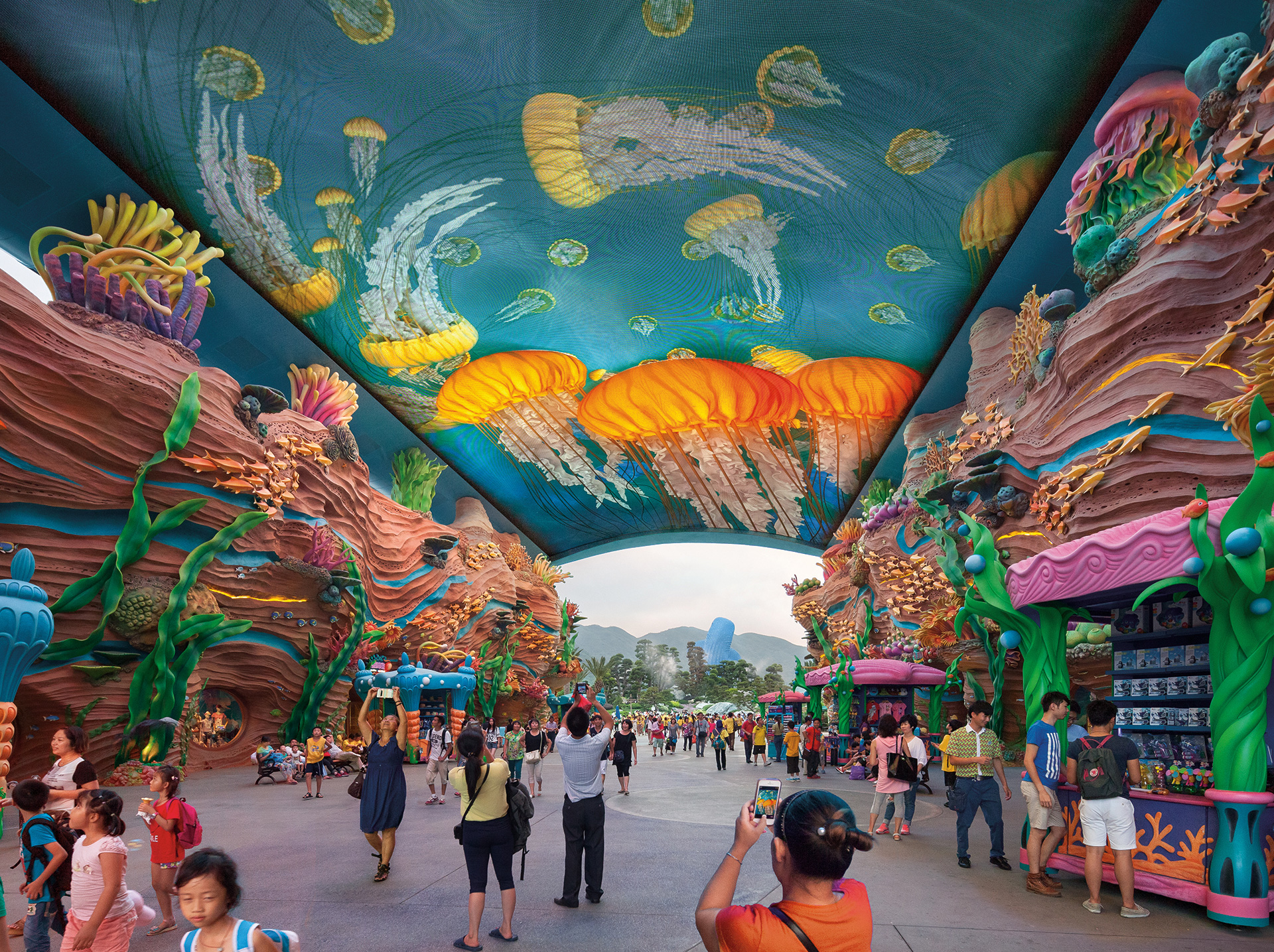 https://mdw-travel-data-us-east-1.s3.amazonaws.com/img/country/China/Chimelong-Ocean-Kingdom/img_02.jpg