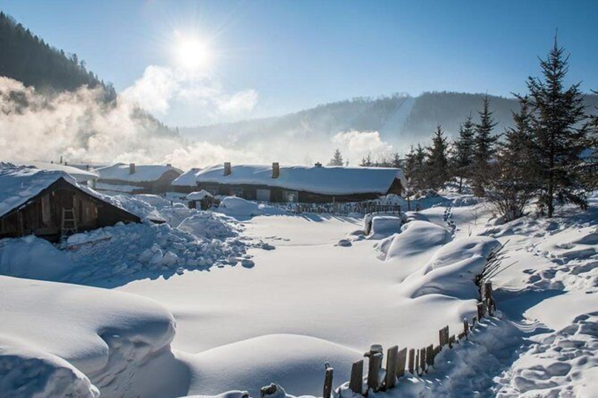 https://mdw-travel-data-us-east-1.s3.amazonaws.com/img/country/China/China-Snow-Town/img_01.jpg