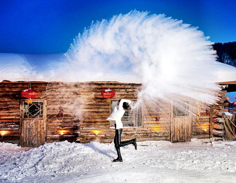 https://mdw-travel-data-us-east-1.s3.amazonaws.com/img/country/China/China-Snow-Town/img_03.jpg