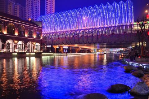 https://mdw-travel-data-us-east-1.s3.amazonaws.com/img/country/China/Chu-River-and-Han-Street/img_01.jpg