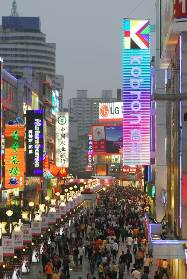 https://mdw-travel-data-us-east-1.s3.amazonaws.com/img/country/China/Chunxi-Road/img_01.jpg