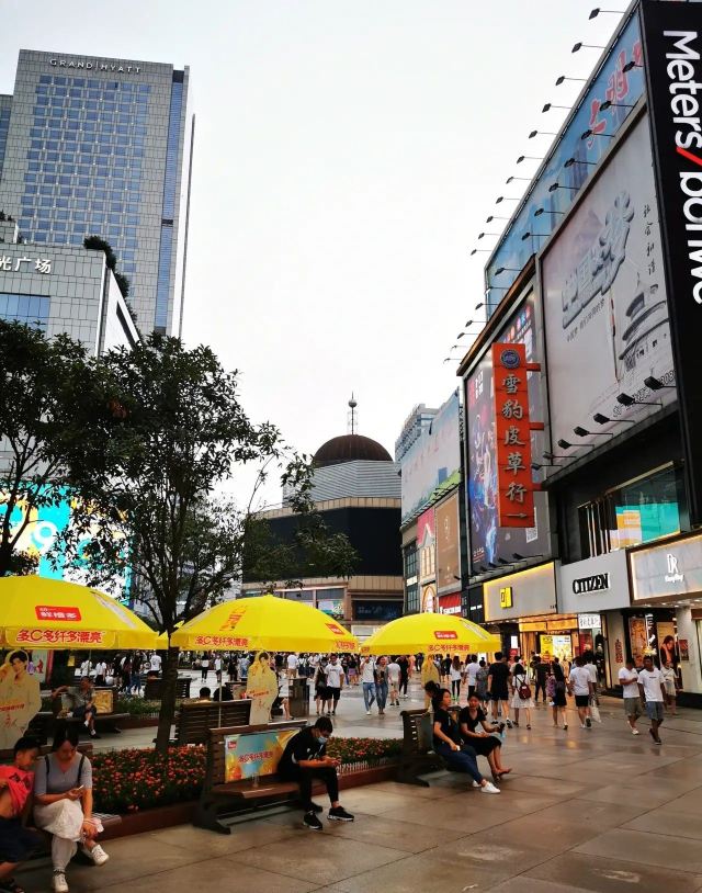 https://mdw-travel-data-us-east-1.s3.amazonaws.com/img/country/China/Chunxi-Road/img_04.jpg
