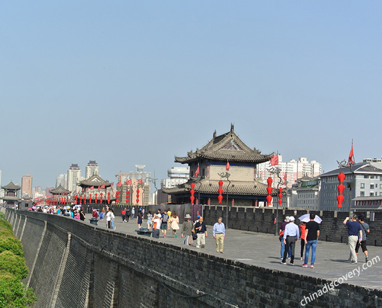 https://mdw-travel-data-us-east-1.s3.amazonaws.com/img/country/China/City-Wall-of-Xian/img_03.jpg