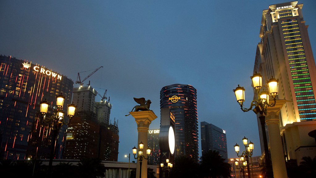 https://mdw-travel-data-us-east-1.s3.amazonaws.com/img/country/China/Cotai-Strip/img_01.jpg