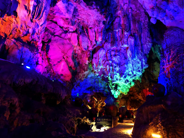 https://mdw-travel-data-us-east-1.s3.amazonaws.com/img/country/China/Crown-Cave/img_03.jpg