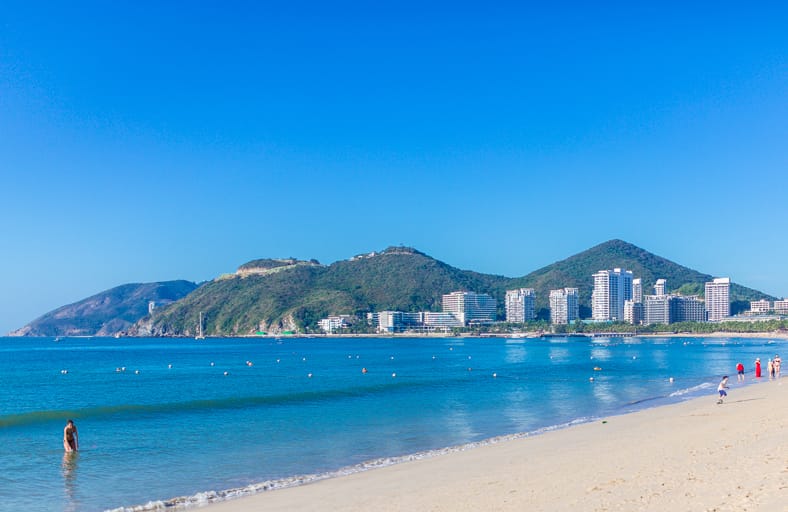 https://mdw-travel-data-us-east-1.s3.amazonaws.com/img/country/China/Dadonghai-Beach/img_01.jpg