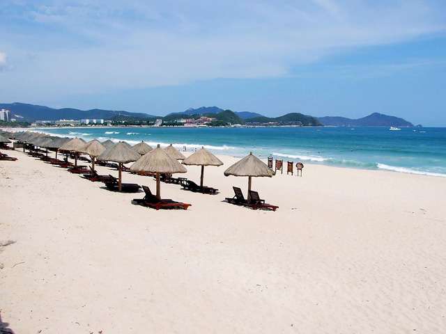 https://mdw-travel-data-us-east-1.s3.amazonaws.com/img/country/China/Dadonghai-Beach/img_03.jpg