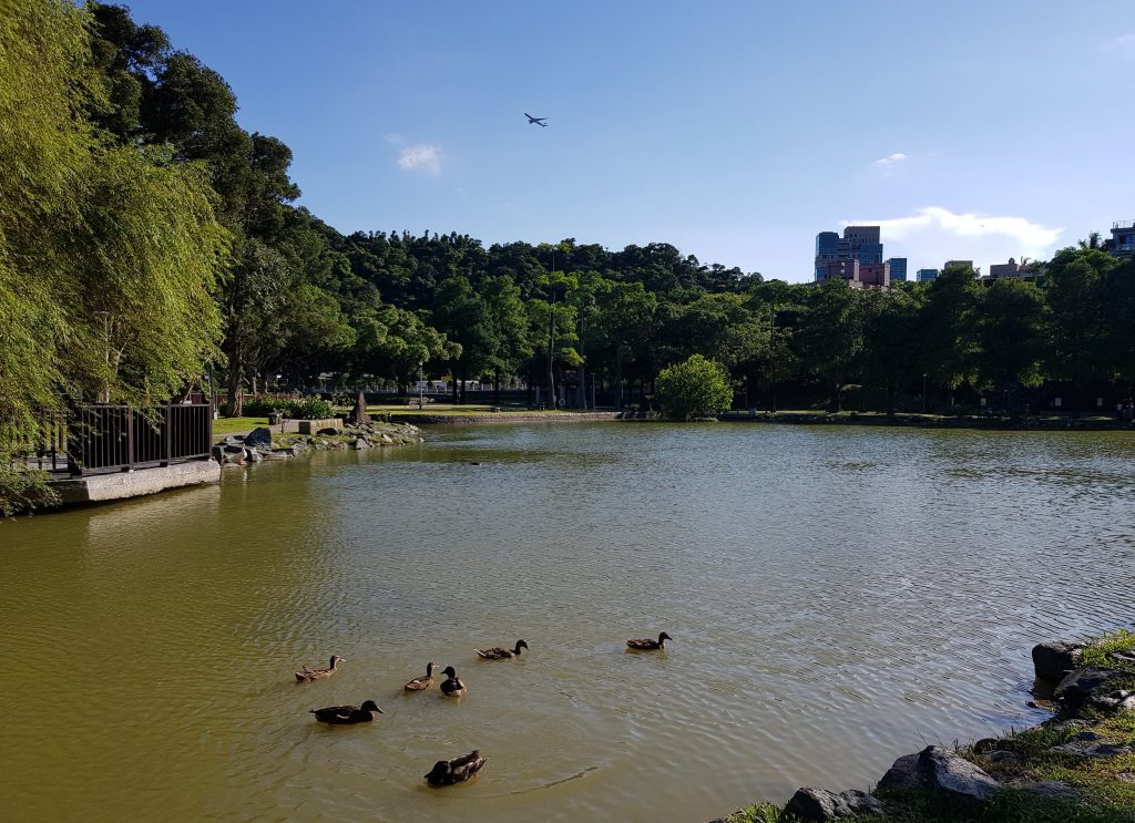 https://mdw-travel-data-us-east-1.s3.amazonaws.com/img/country/China/Dahu-Park/img_02.jpg