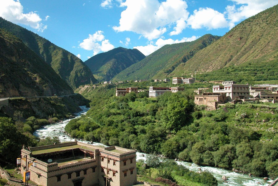 https://mdw-travel-data-us-east-1.s3.amazonaws.com/img/country/China/Daocheng-Aden-Scenic-Area/img_01.jpg