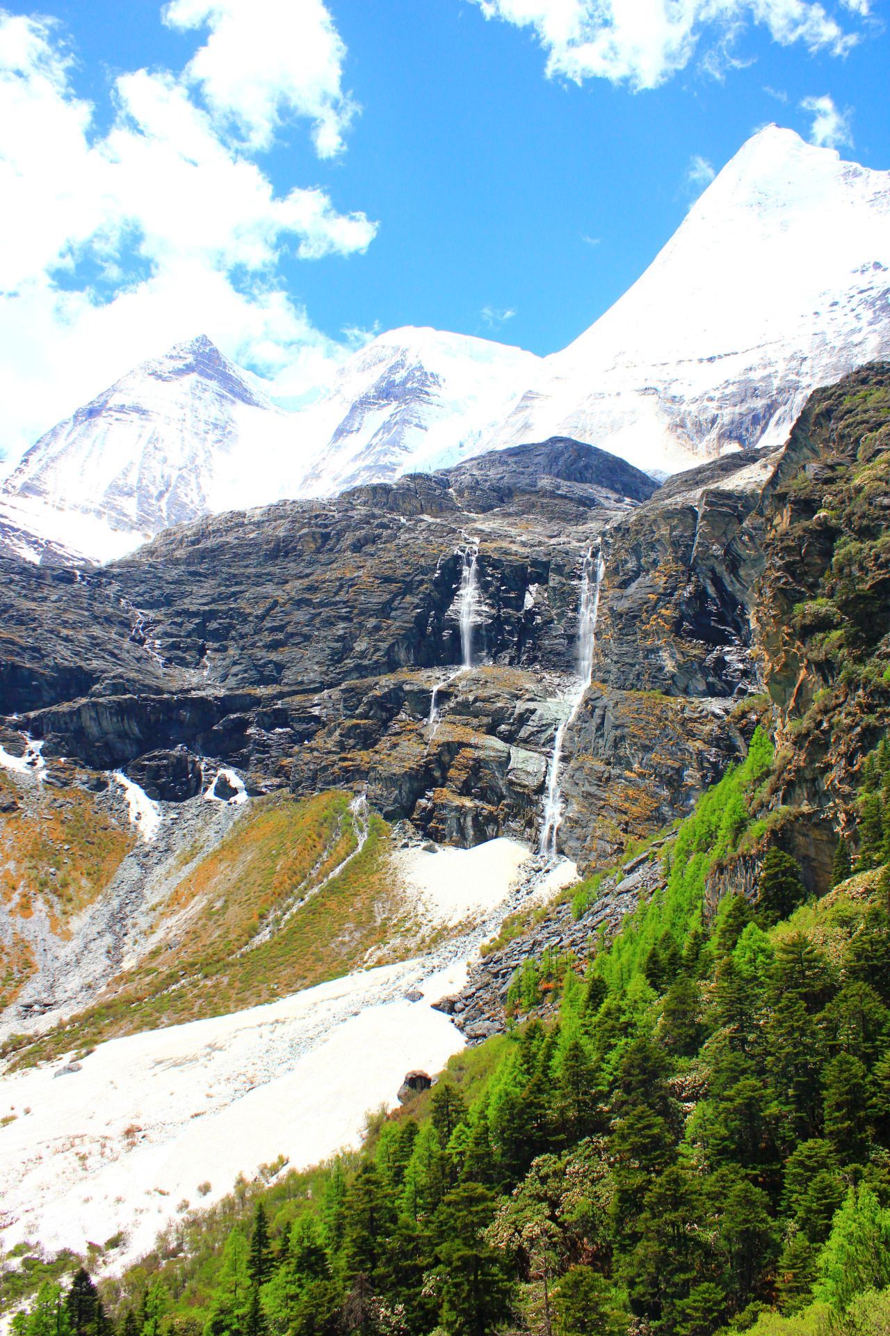 https://mdw-travel-data-us-east-1.s3.amazonaws.com/img/country/China/Daocheng-Aden-Scenic-Area/img_02.jpg