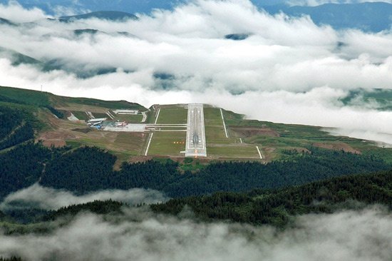 https://mdw-travel-data-us-east-1.s3.amazonaws.com/img/country/China/Daocheng-Yading-Airport/img_01.jpg