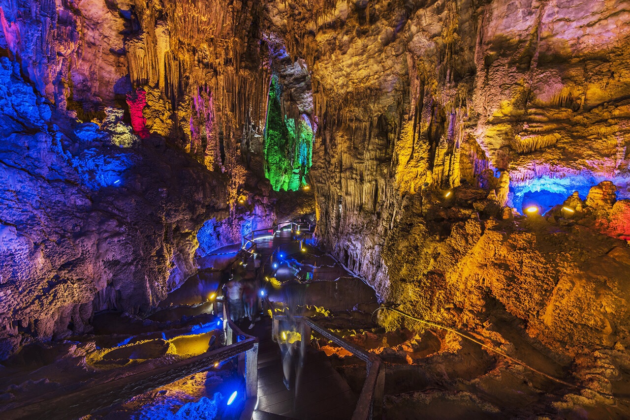 https://mdw-travel-data-us-east-1.s3.amazonaws.com/img/country/China/Detian-Mojiang-Hongshui-River-Scenic-Area/img_02.jpg
