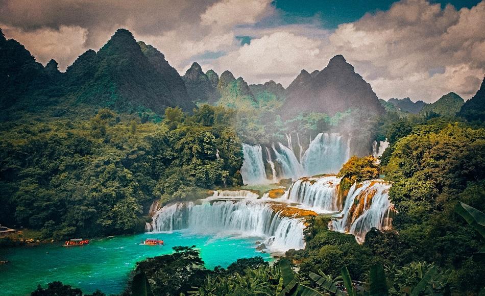 https://mdw-travel-data-us-east-1.s3.amazonaws.com/img/country/China/Detian-Waterfall/img_01.jpg