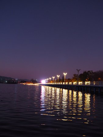 https://mdw-travel-data-us-east-1.s3.amazonaws.com/img/country/China/Dian-Lake/img_02.jpg