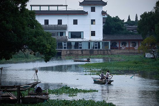 https://mdw-travel-data-us-east-1.s3.amazonaws.com/img/country/China/Dian-Lake/img_03.jpg