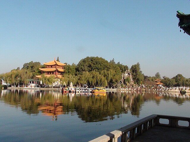 https://mdw-travel-data-us-east-1.s3.amazonaws.com/img/country/China/Dian-Lake/img_05.jpg