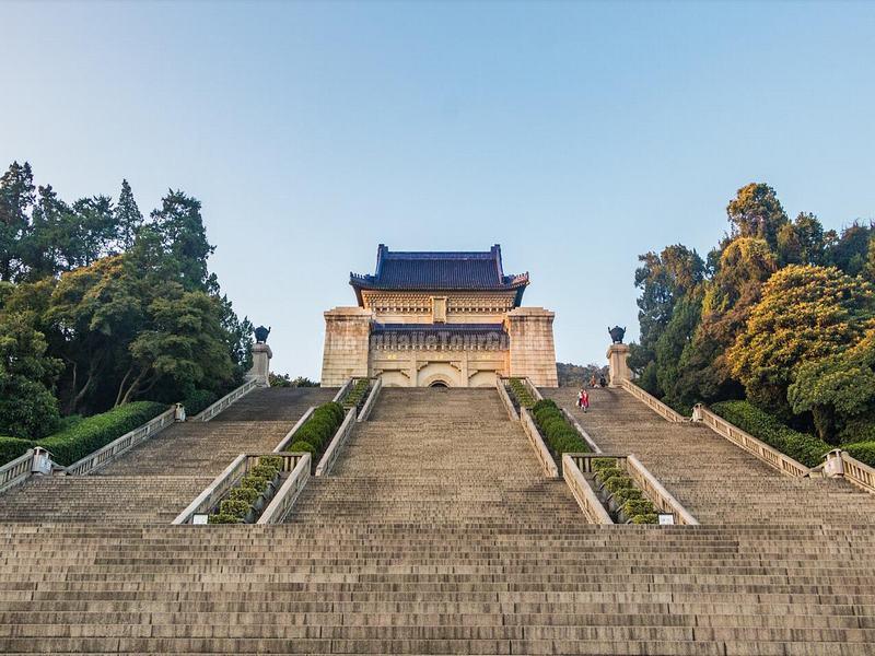 https://mdw-travel-data-us-east-1.s3.amazonaws.com/img/country/China/Dr-Sun-Yat-sens-Mausoleum/img_00.jpg