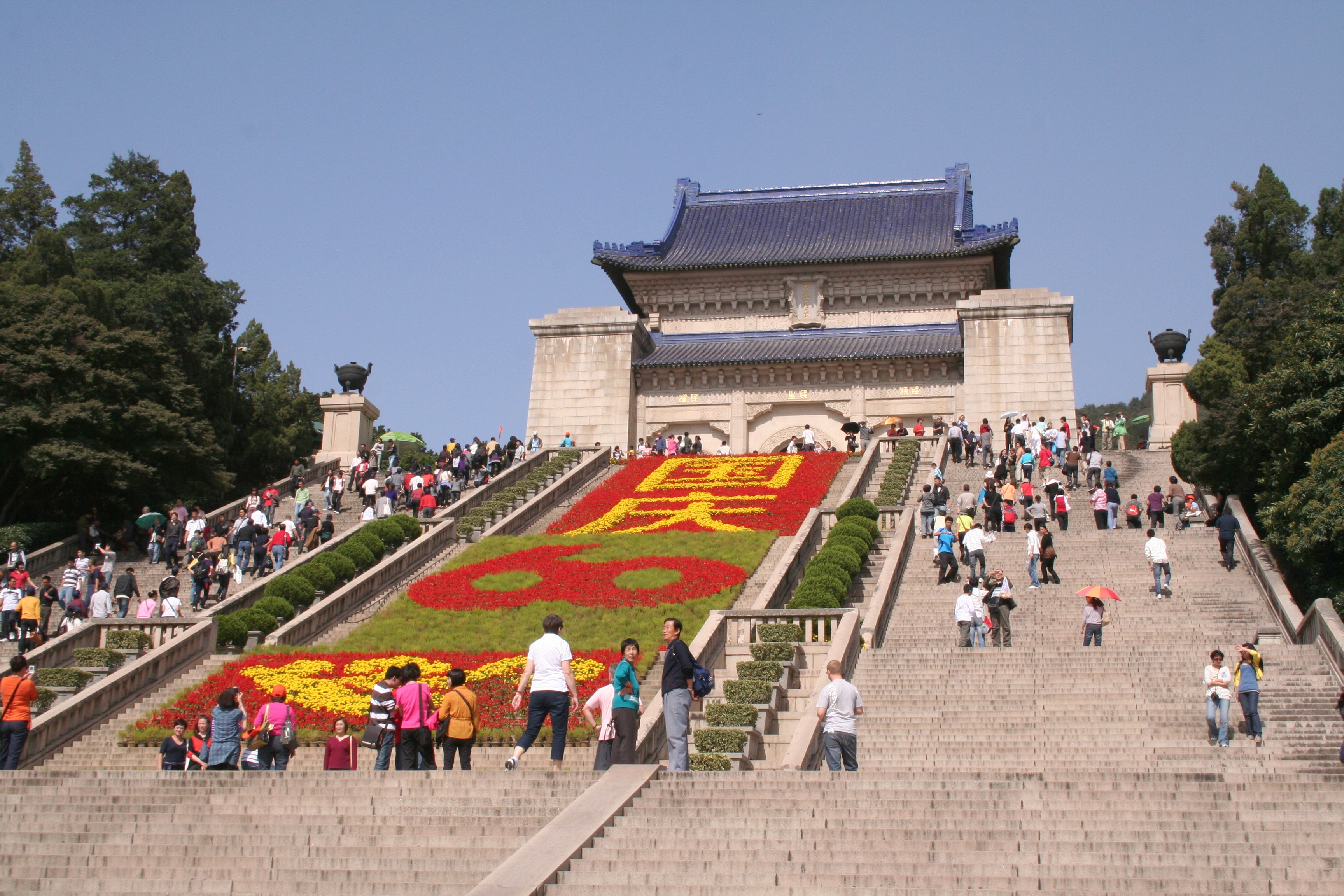 https://mdw-travel-data-us-east-1.s3.amazonaws.com/img/country/China/Dr.-Sun-Yat-sens-Mausoleum/img_03.jpg
