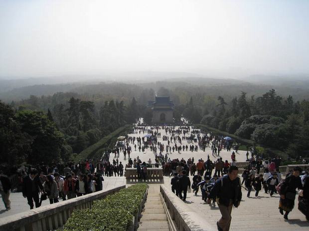 https://mdw-travel-data-us-east-1.s3.amazonaws.com/img/country/China/Dr.-Sun-Yat-sens-Mausoleum/img_05.jpg