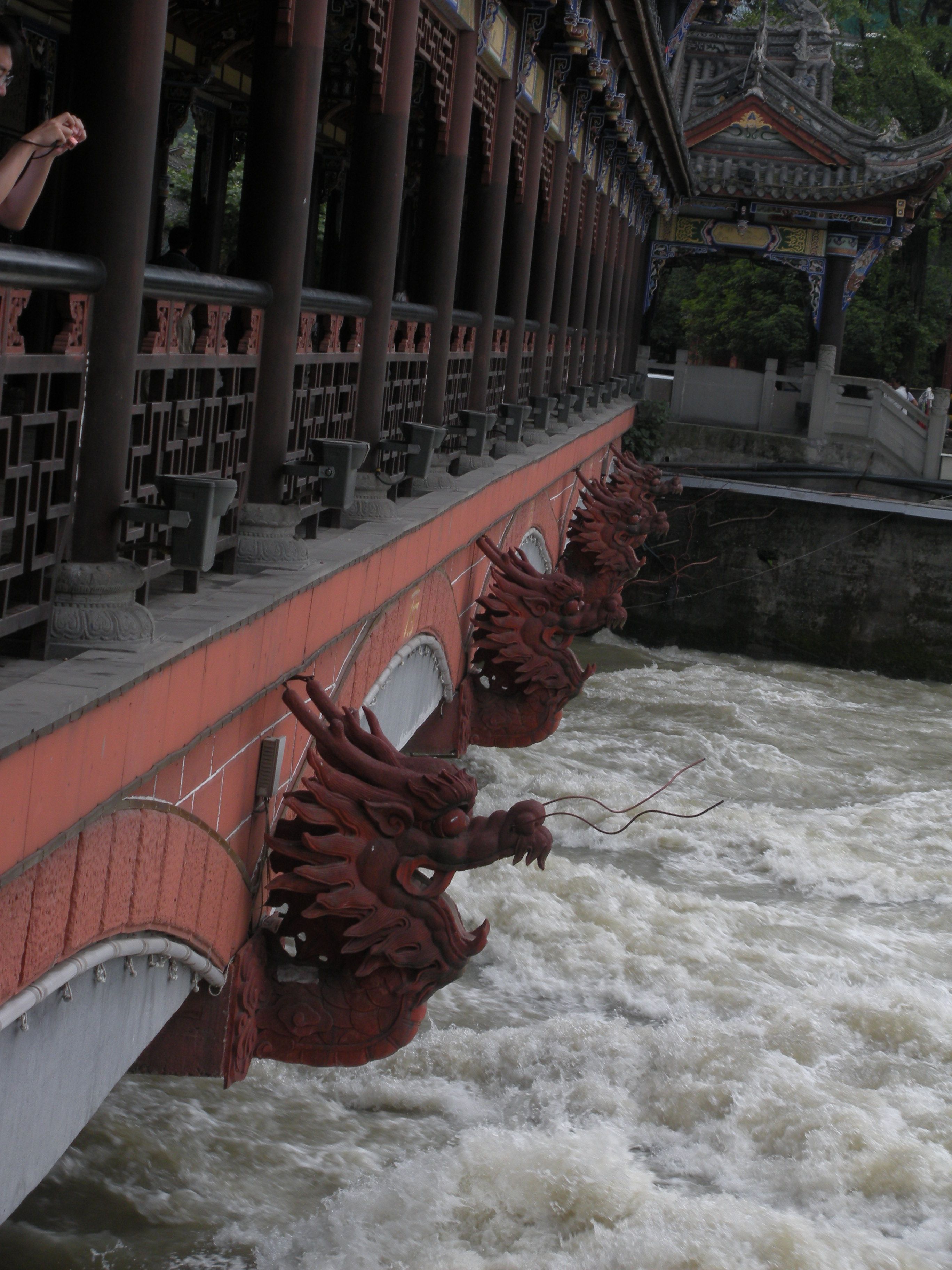 https://mdw-travel-data-us-east-1.s3.amazonaws.com/img/country/China/Dujiangyan-Irrigation-System/img_02.jpg