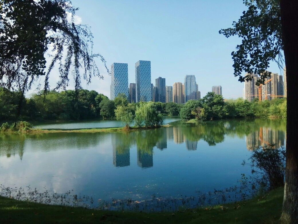 https://mdw-travel-data-us-east-1.s3.amazonaws.com/img/country/China/East-Lake-Park/img_02.jpg