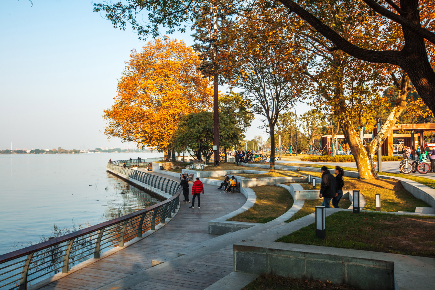 https://mdw-travel-data-us-east-1.s3.amazonaws.com/img/country/China/East-Lake-Park/img_03.jpg