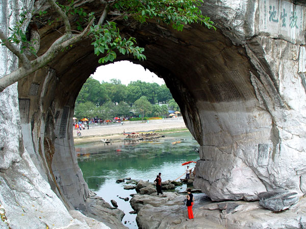 https://mdw-travel-data-us-east-1.s3.amazonaws.com/img/country/China/Elephant-Trunk-Hill/img_02.jpg