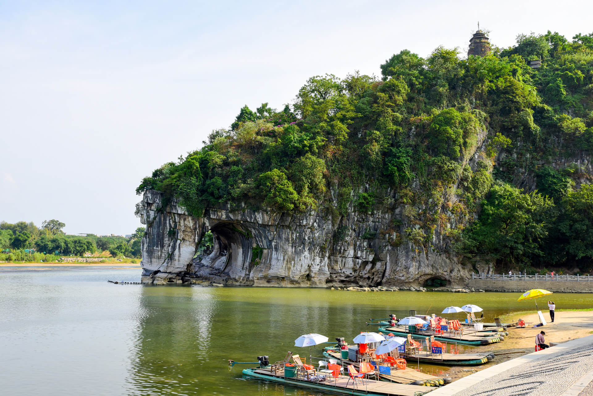 https://mdw-travel-data-us-east-1.s3.amazonaws.com/img/country/China/Elephant-Trunk-Hill/img_03.jpg