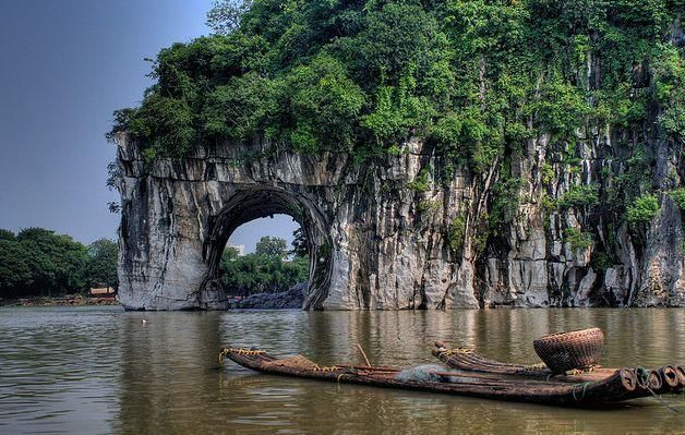 https://mdw-travel-data-us-east-1.s3.amazonaws.com/img/country/China/Elephant-Trunk-Hill/img_04.jpg