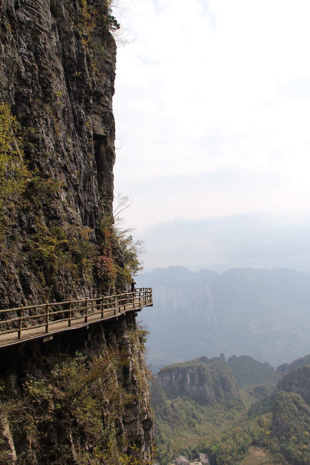 https://mdw-travel-data-us-east-1.s3.amazonaws.com/img/country/China/Enshi-Grand-Canyon/img_01.jpg