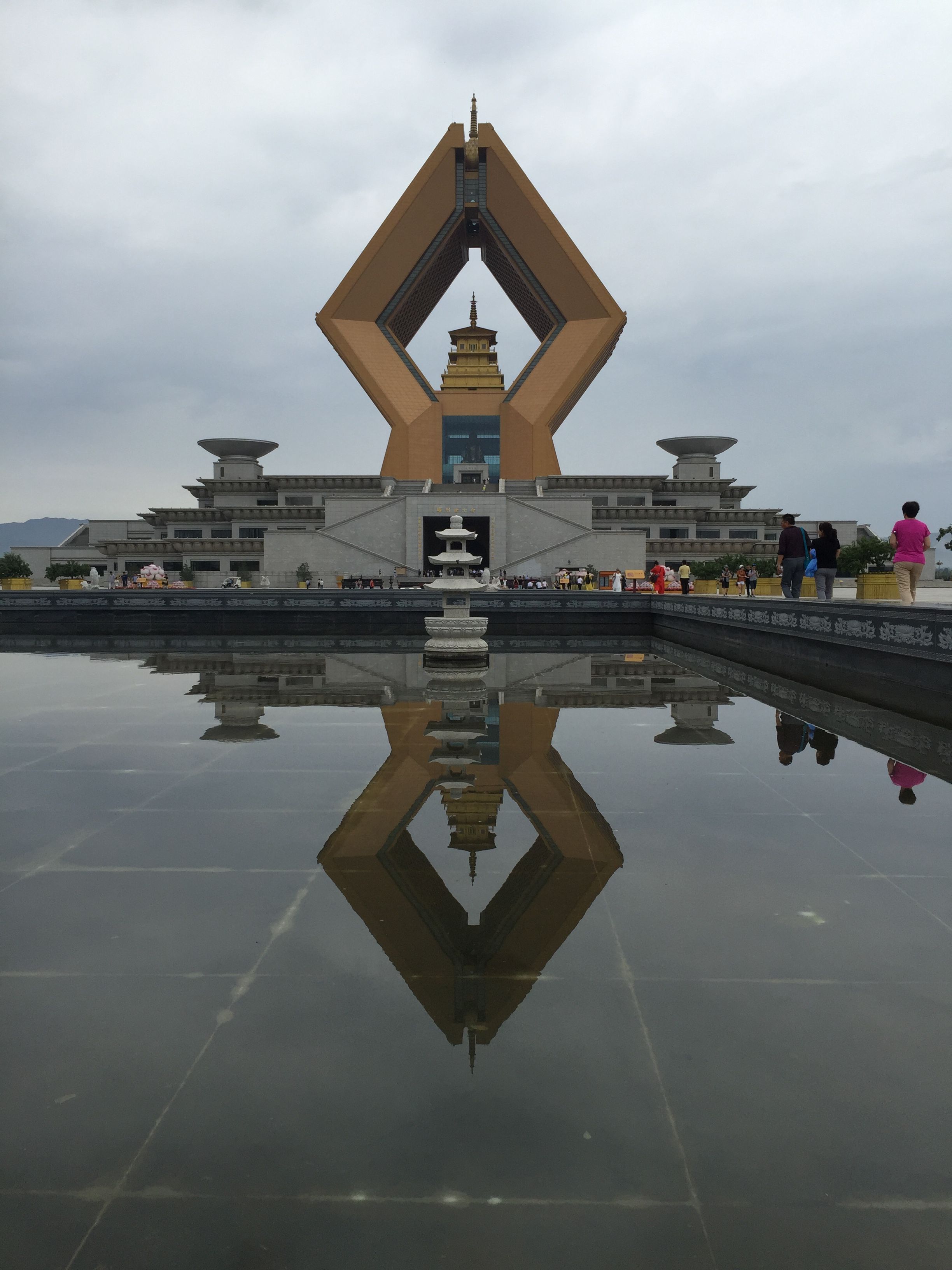 https://mdw-travel-data-us-east-1.s3.amazonaws.com/img/country/China/Famen-Temple/img_02.jpg