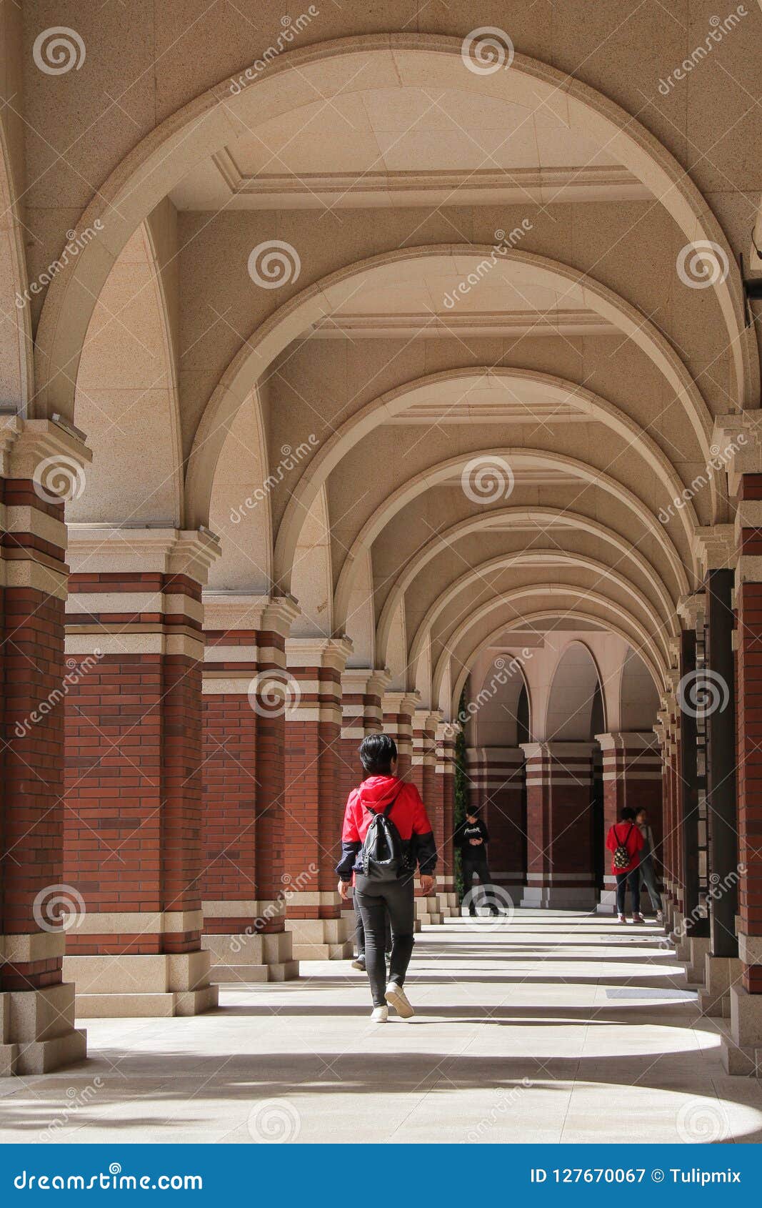 https://mdw-travel-data-us-east-1.s3.amazonaws.com/img/country/China/Five-Great-Avenues/img_03.jpg