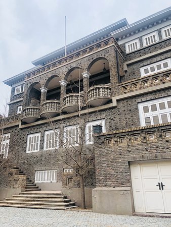 https://mdw-travel-data-us-east-1.s3.amazonaws.com/img/country/China/Five-Great-Avenues/img_04.jpg