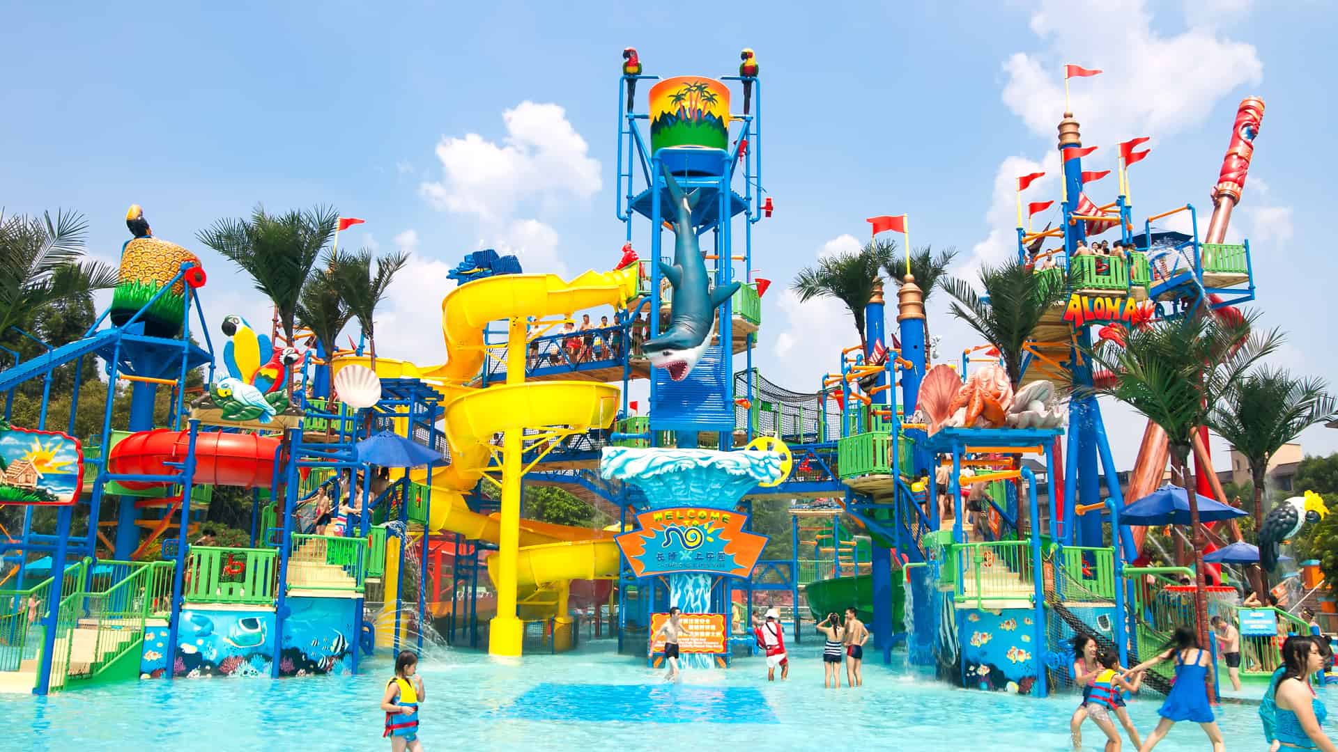 https://mdw-travel-data-us-east-1.s3.amazonaws.com/img/country/China/Flowing-Flower-Lake-of-Chime-Long-Water-Park/img_02.jpg