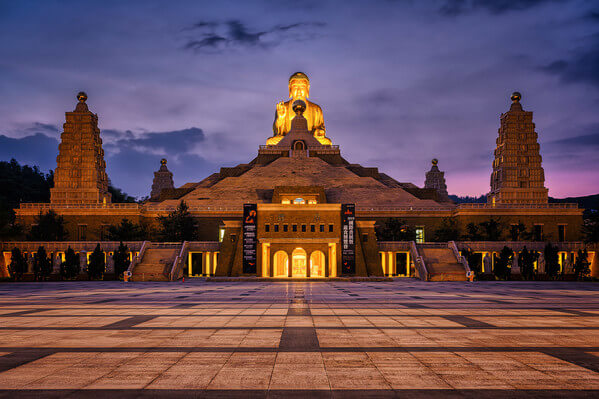 https://mdw-travel-data-us-east-1.s3.amazonaws.com/img/country/China/Fo-Guang-Shan-Buddha-Museum/img_02.jpg