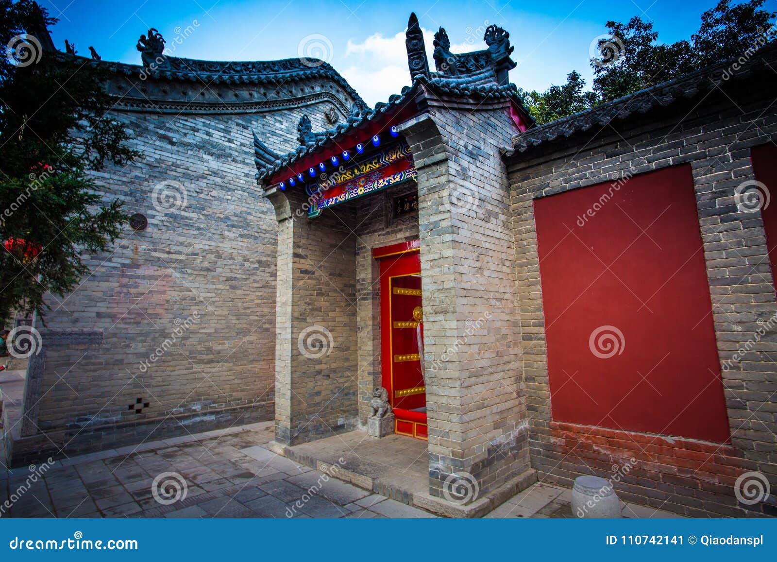 https://mdw-travel-data-us-east-1.s3.amazonaws.com/img/country/China/Guangren-Temple/img_02.jpg