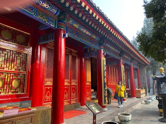 https://mdw-travel-data-us-east-1.s3.amazonaws.com/img/country/China/Guangren-Temple/img_04.jpg