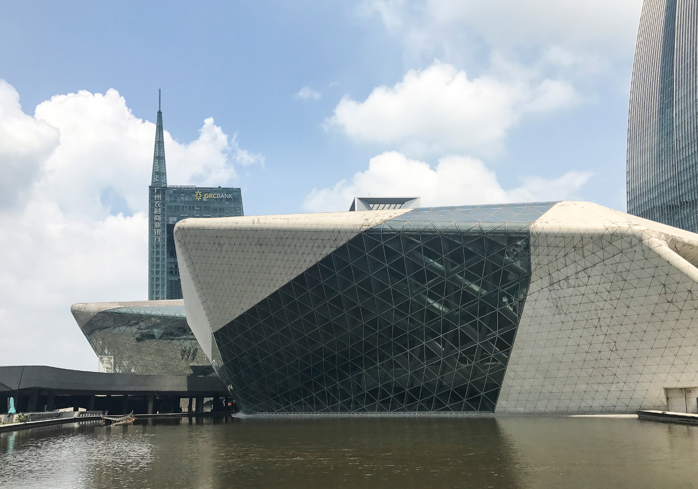 https://mdw-travel-data-us-east-1.s3.amazonaws.com/img/country/China/Guangzhou-Opera-House/img_02.jpg
