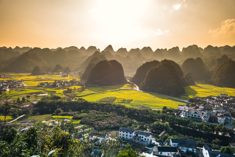 https://mdw-travel-data-us-east-1.s3.amazonaws.com/img/country/China/Gui-Mountain/img_02.jpg