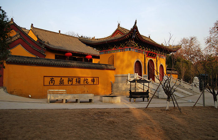 https://mdw-travel-data-us-east-1.s3.amazonaws.com/img/country/China/Guiyuan-Temple/img_03.jpg